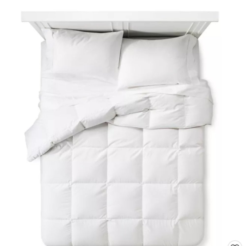 Fieldcrest Down Comforter White Queen New  PK534